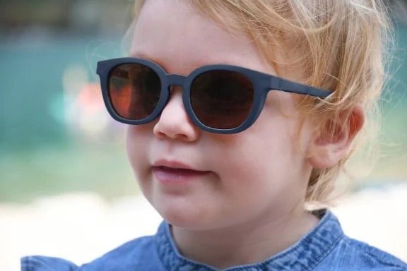 BÉABA Sonnenbrille Bright "Nachtblau" 2 - 4 Jahre - Siliblu Boutique & Atelier