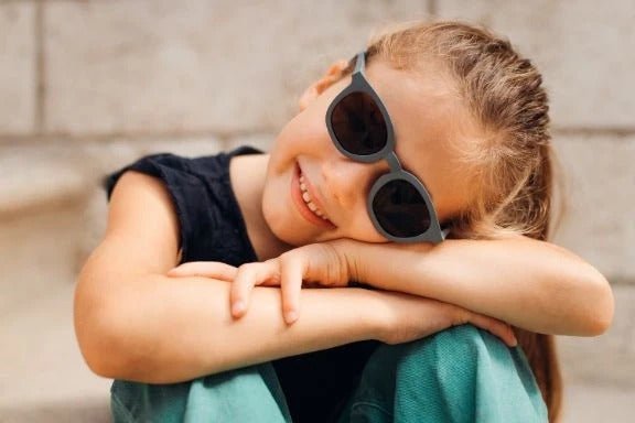 BÉABA Sonnenbrille Sunny "Mineralgrau" 4 - 6 Jahre - Siliblu Boutique & Atelier