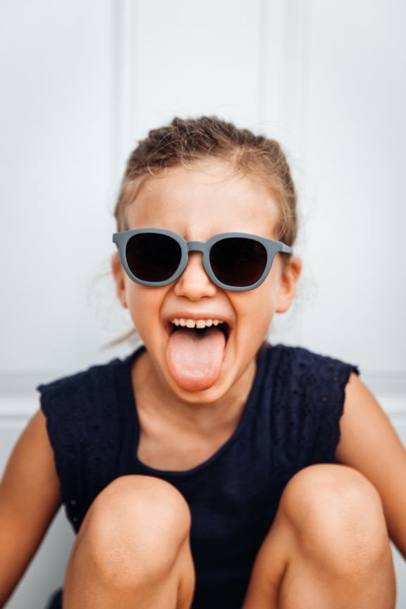 BÉABA Sonnenbrille Sunny "Mineralgrau" 4 - 6 Jahre - Siliblu Boutique & Atelier