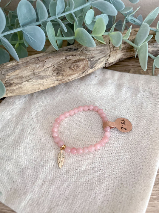 "Kids" Naturstein-Armband Rosa mit Federanhänger 2-3 Jahre - Siliblu Boutique & Atelier