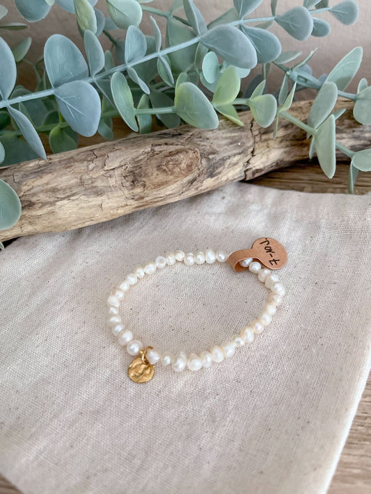 "Kids" Süsswasserperlen-Armband Perlweiss mit Anhänger 7-10 Jahre - Siliblu Boutique & Atelier