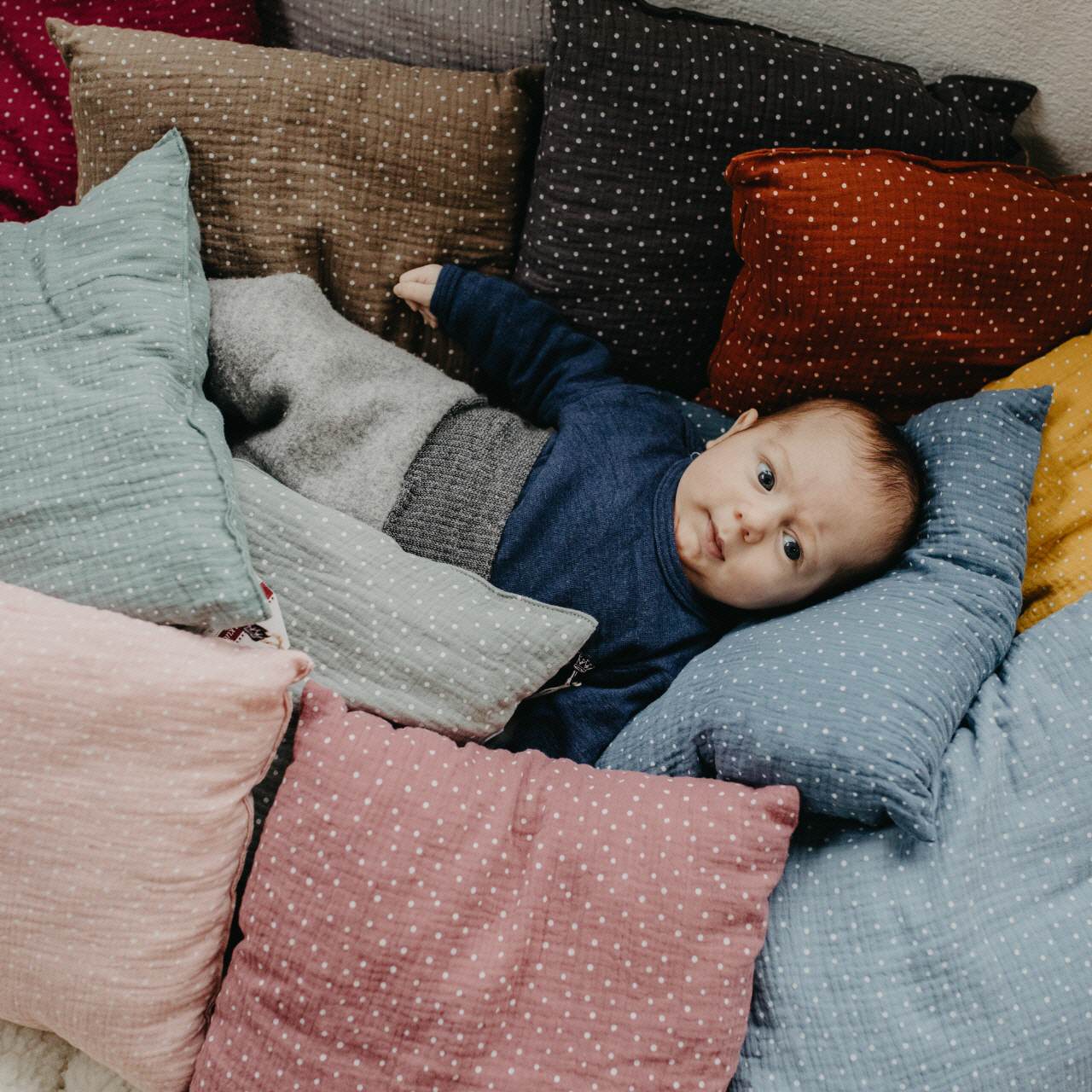 Wollreich Kissen mit Schafswollkügeli - Siliblu Boutique & Atelier