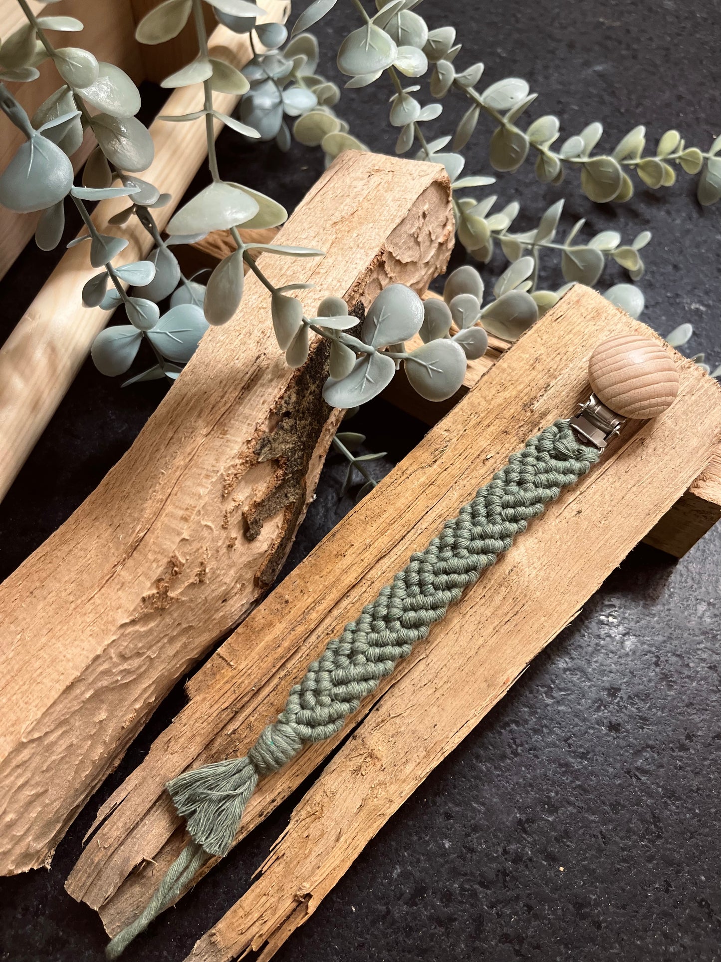 Makramee Schnuller "Eucalyptus Green"