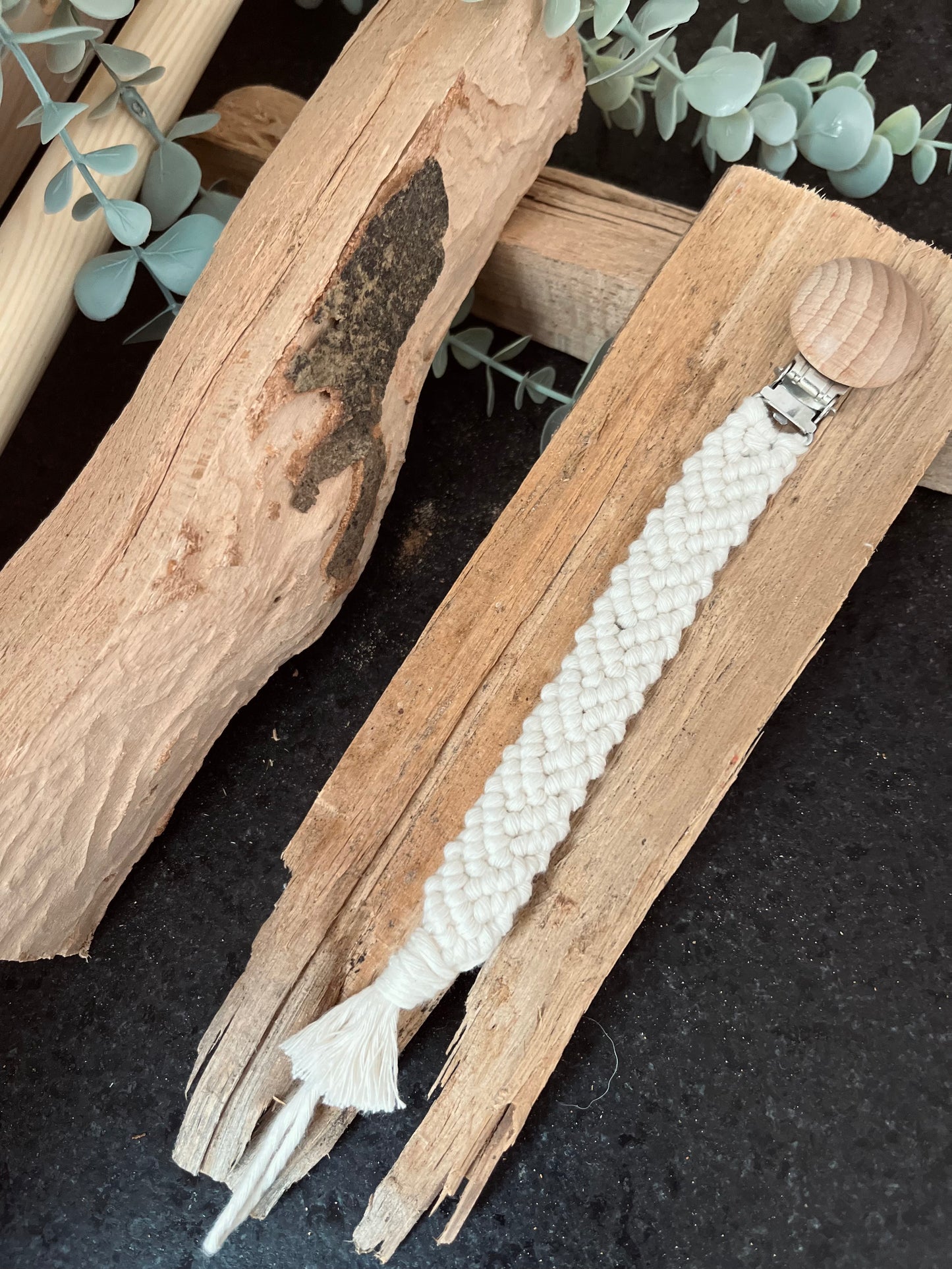 Makramee Schnullerkette "Off White"