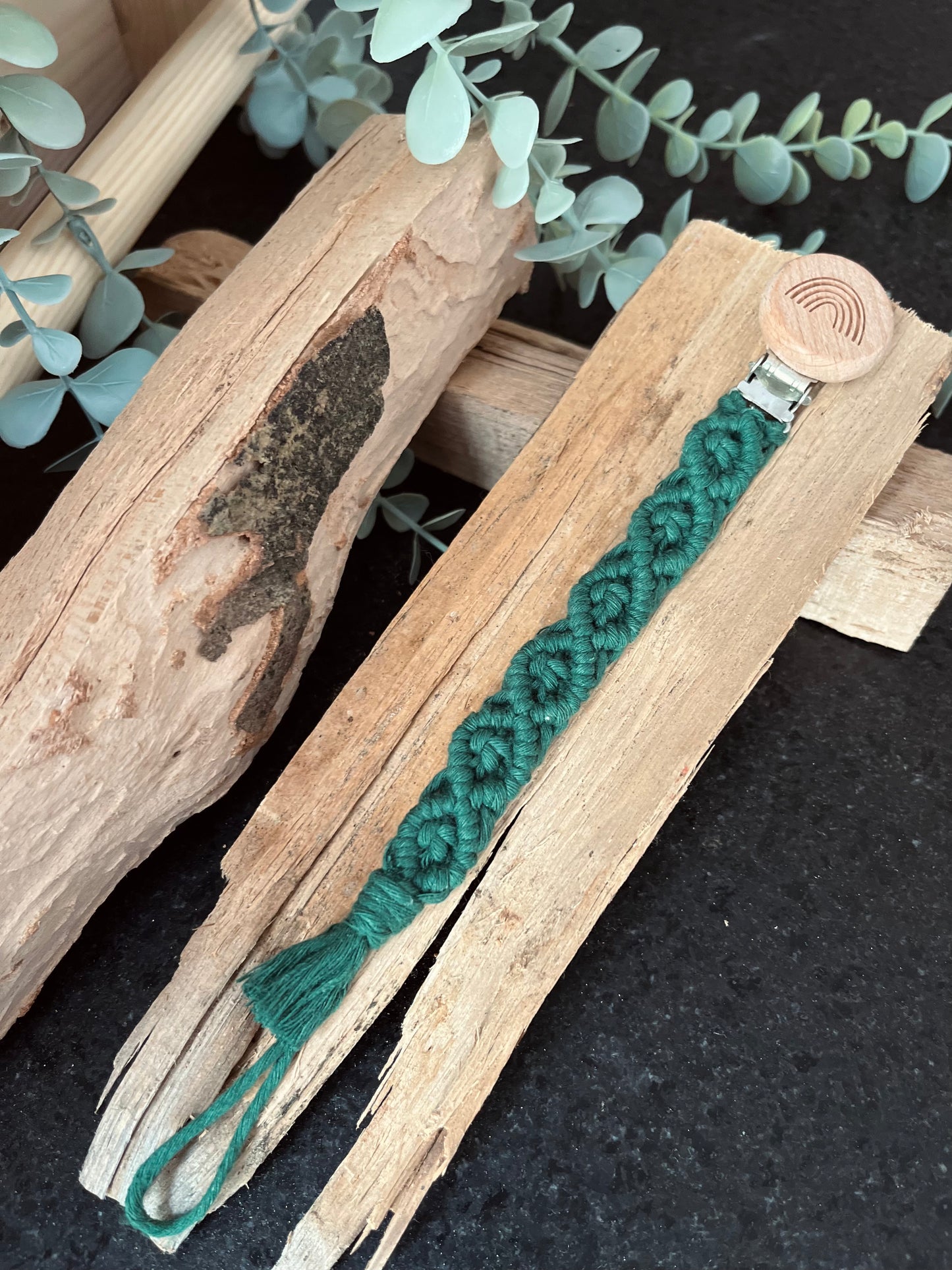 Makramee Schnullerkette "Pine Green"