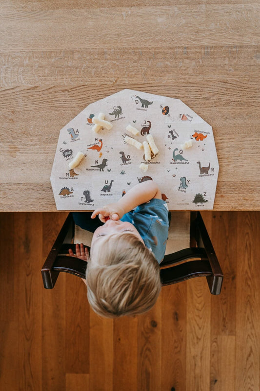 CLARISSAKORK Kindertischset "Dino Letters Creme" - Siliblu Boutique & Atelier