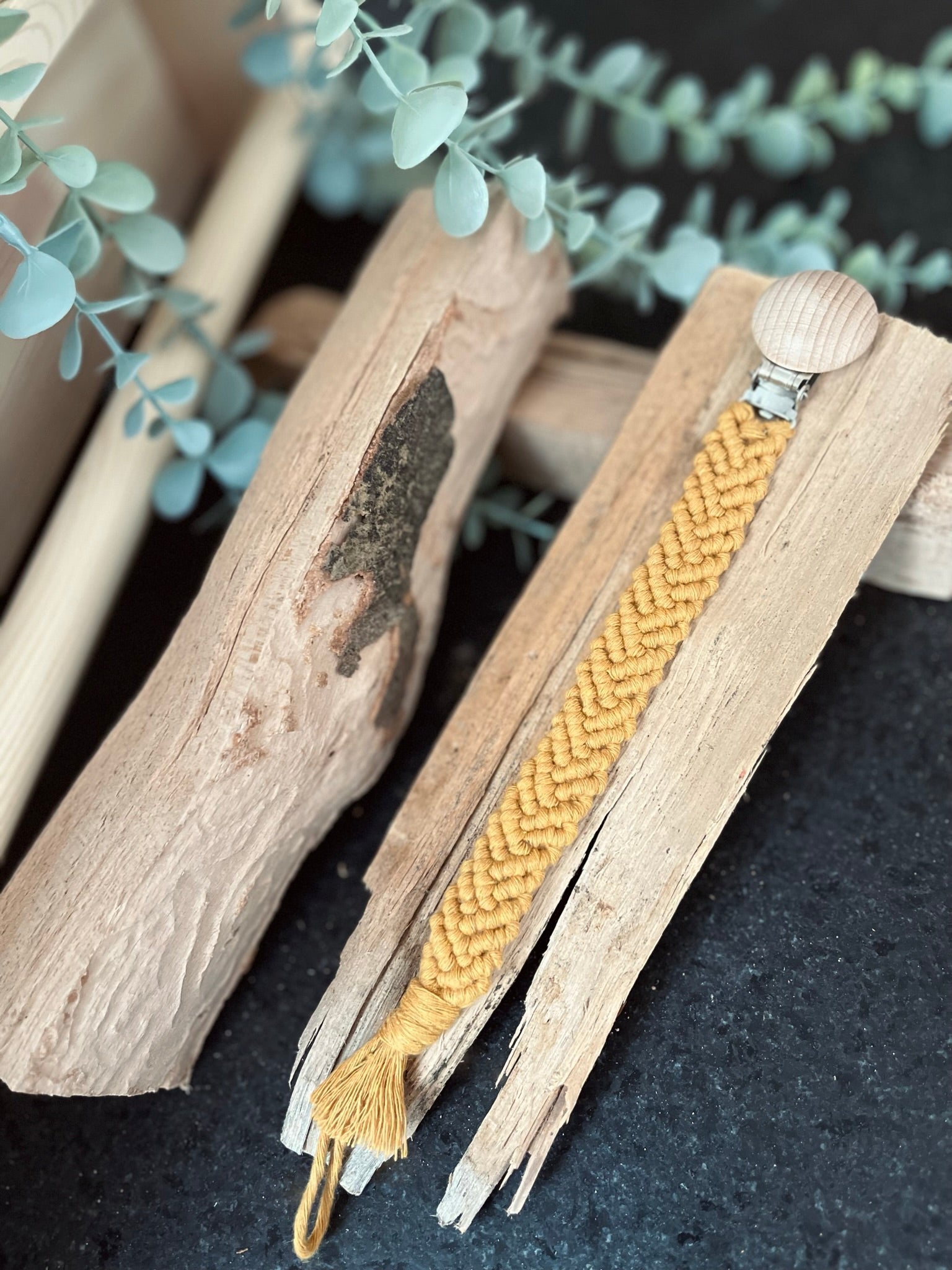 Makramee Schnullerkette "Senf" - Siliblu Boutique & Atelier