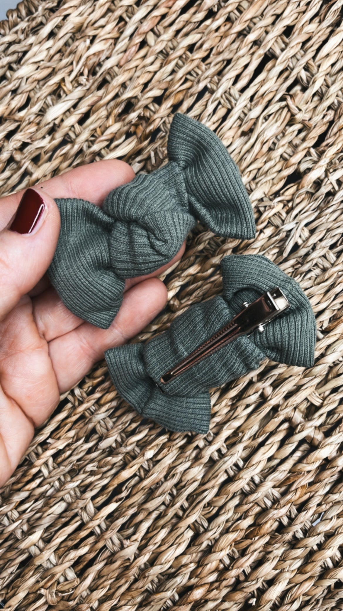 Neyla Bow Double Clip "Forest" - Siliblu Boutique & Atelier