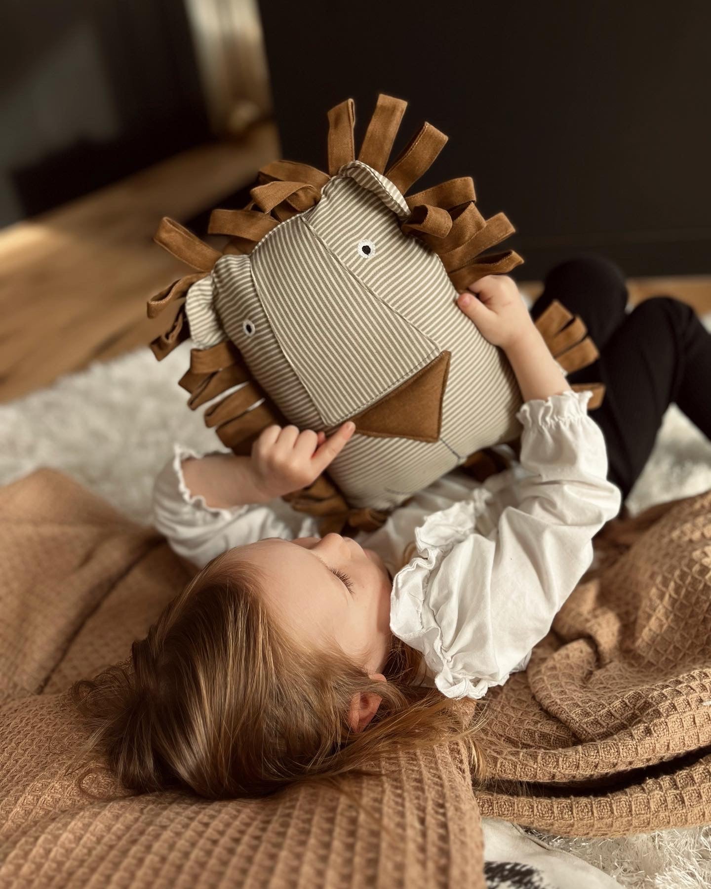OYOY Kuschelkissen "Lobo Lion" - Siliblu Boutique & Atelier