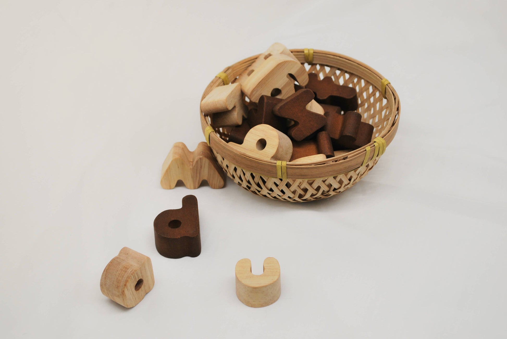 2 - farbiges Kleinbuchstaben - Set mit 26 / Sensoryplay - Siliblu Boutique & Atelier