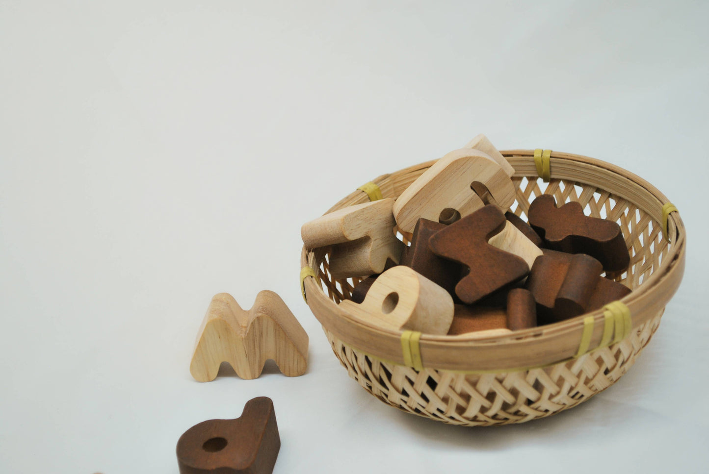 2 - farbiges Kleinbuchstaben - Set mit 26 / Sensoryplay - Siliblu Boutique & Atelier