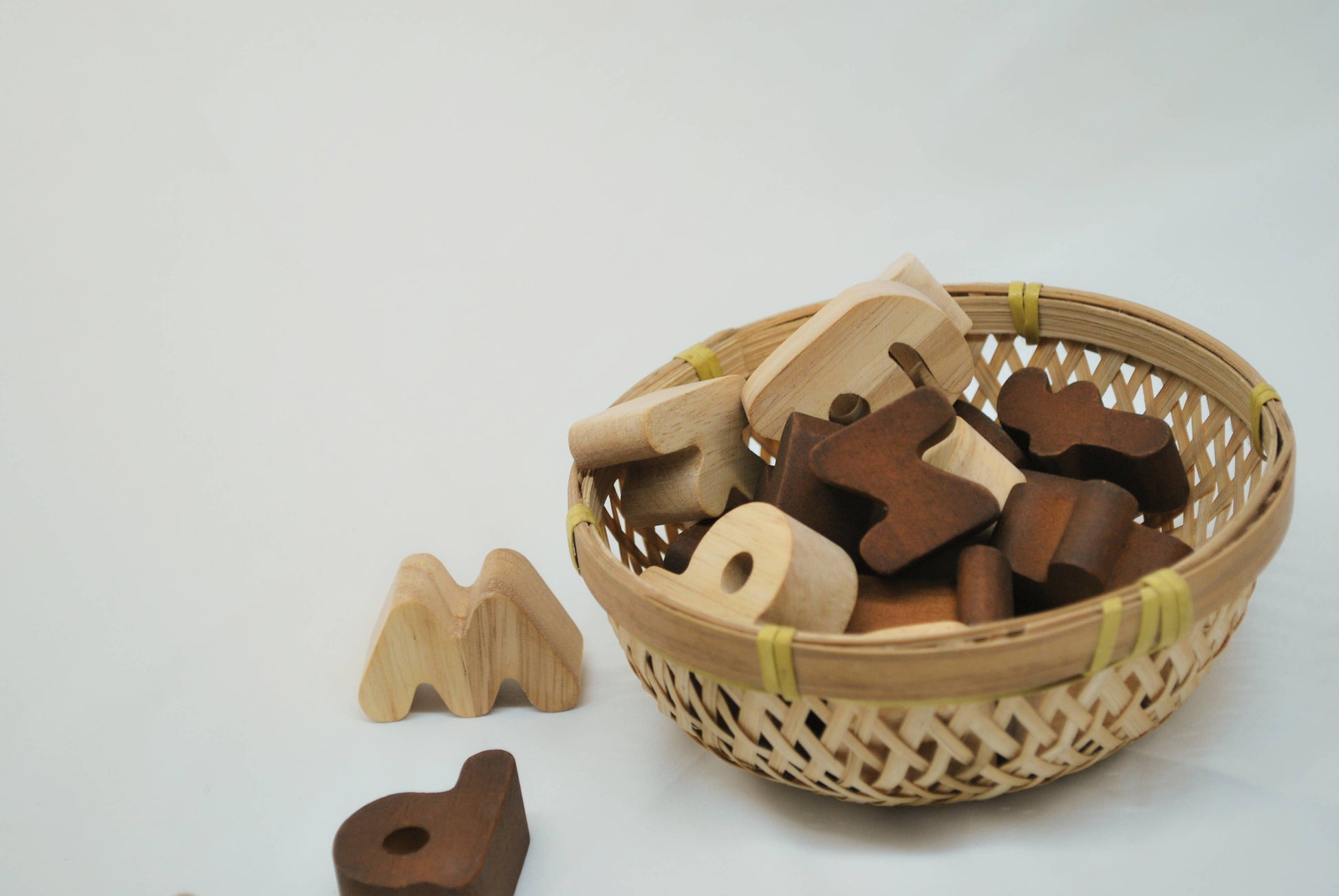 2 - farbiges Kleinbuchstaben - Set mit 26 / Sensoryplay - Siliblu Boutique & Atelier