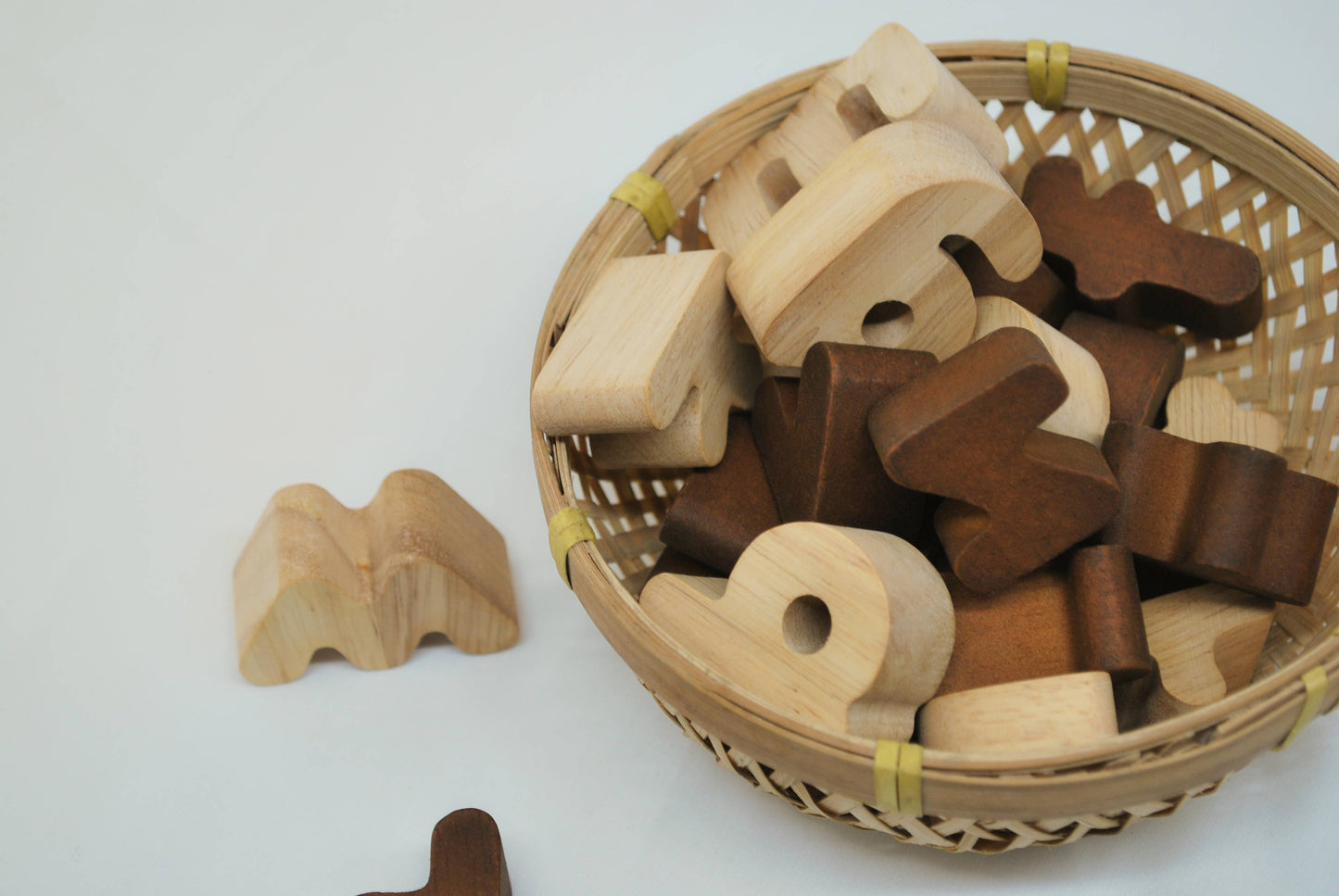 2 - farbiges Kleinbuchstaben - Set mit 26 / Sensoryplay - Siliblu Boutique & Atelier