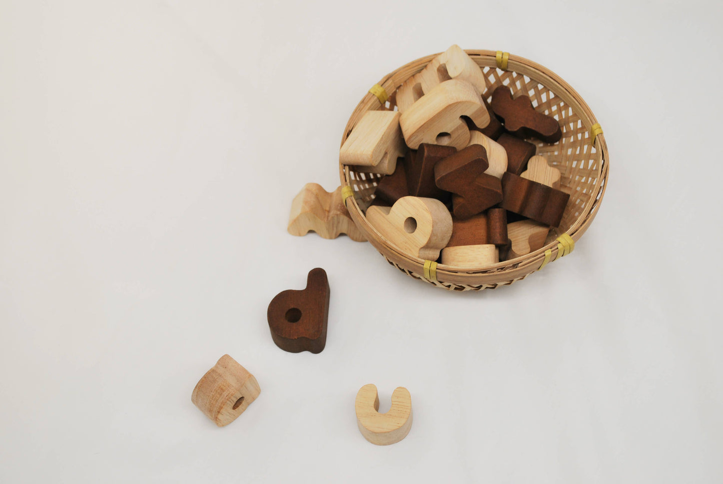 2 - farbiges Kleinbuchstaben - Set mit 26 / Sensoryplay - Siliblu Boutique & Atelier