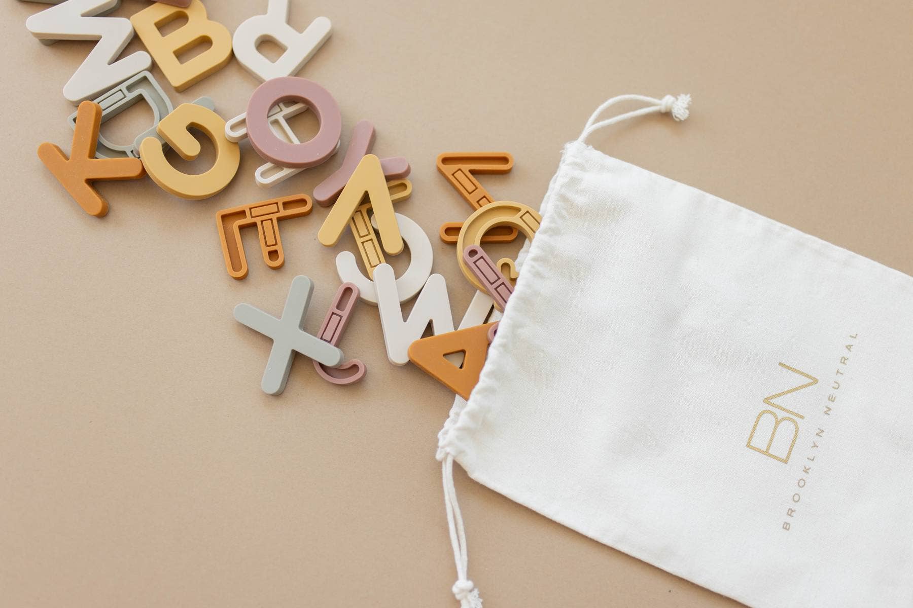 Brooklyn Neutral Silikon - Alphabet - Magnete, 26 - teiliges Set - Siliblu Boutique & Atelier