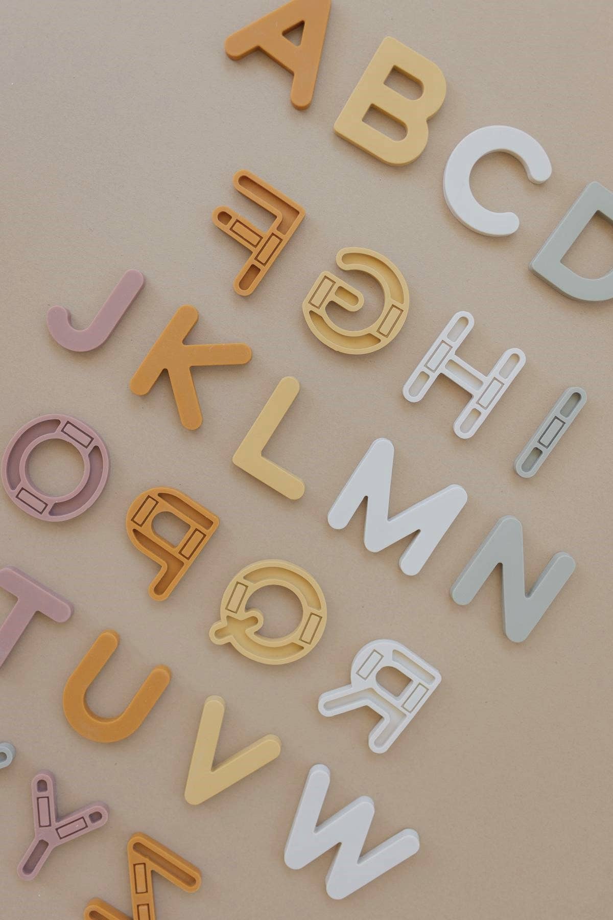 Brooklyn Neutral Silikon - Alphabet - Magnete, 26 - teiliges Set - Siliblu Boutique & Atelier