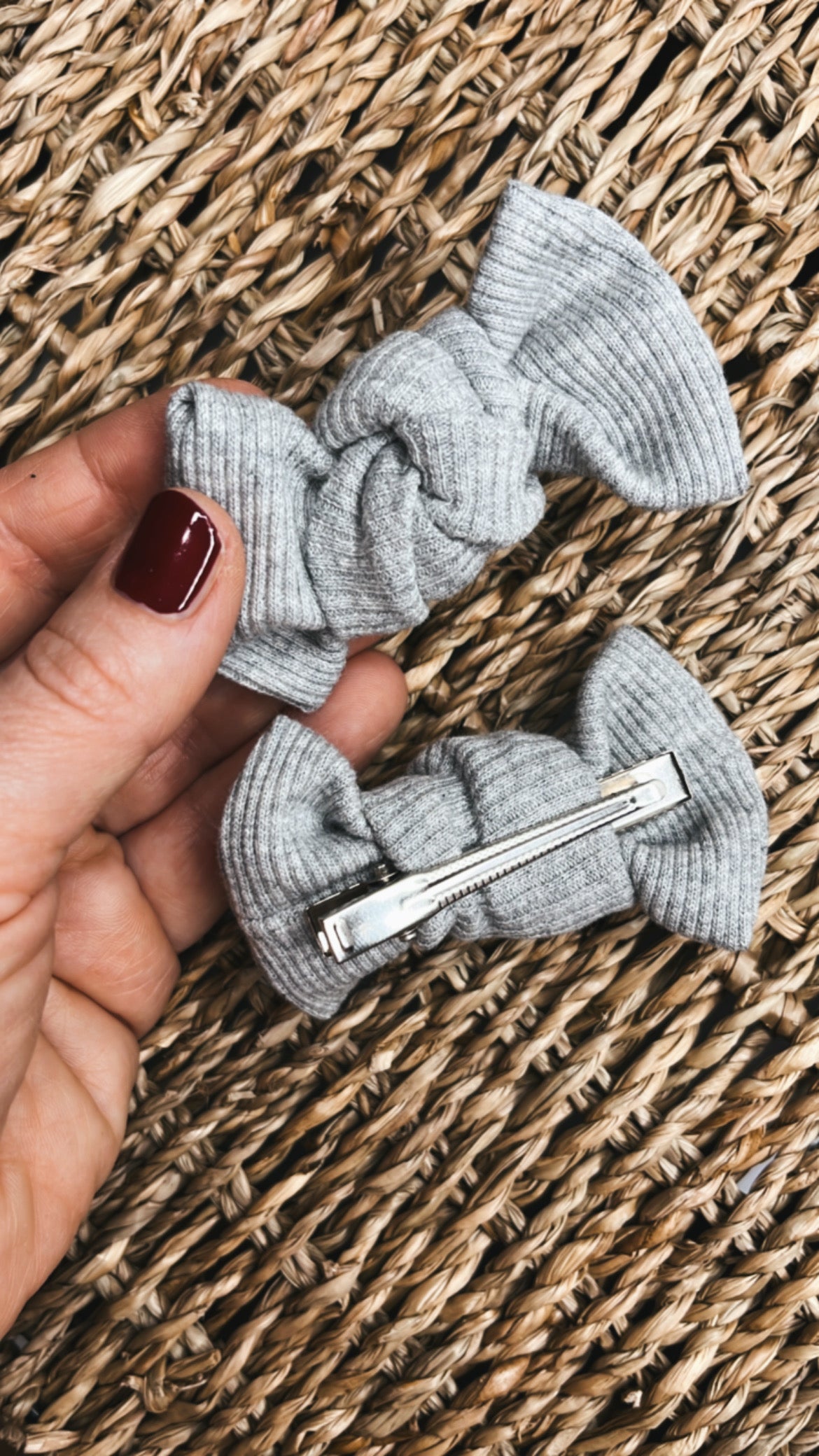 Neyla Bow Double Clip "Grey" - Siliblu Boutique &amp; Atelier